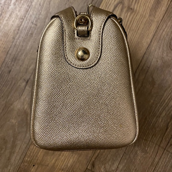 LIKE NEW METALLIC CHAMPAGNE COACH MINI BENNET SATCHEL - Picture 4 of 8